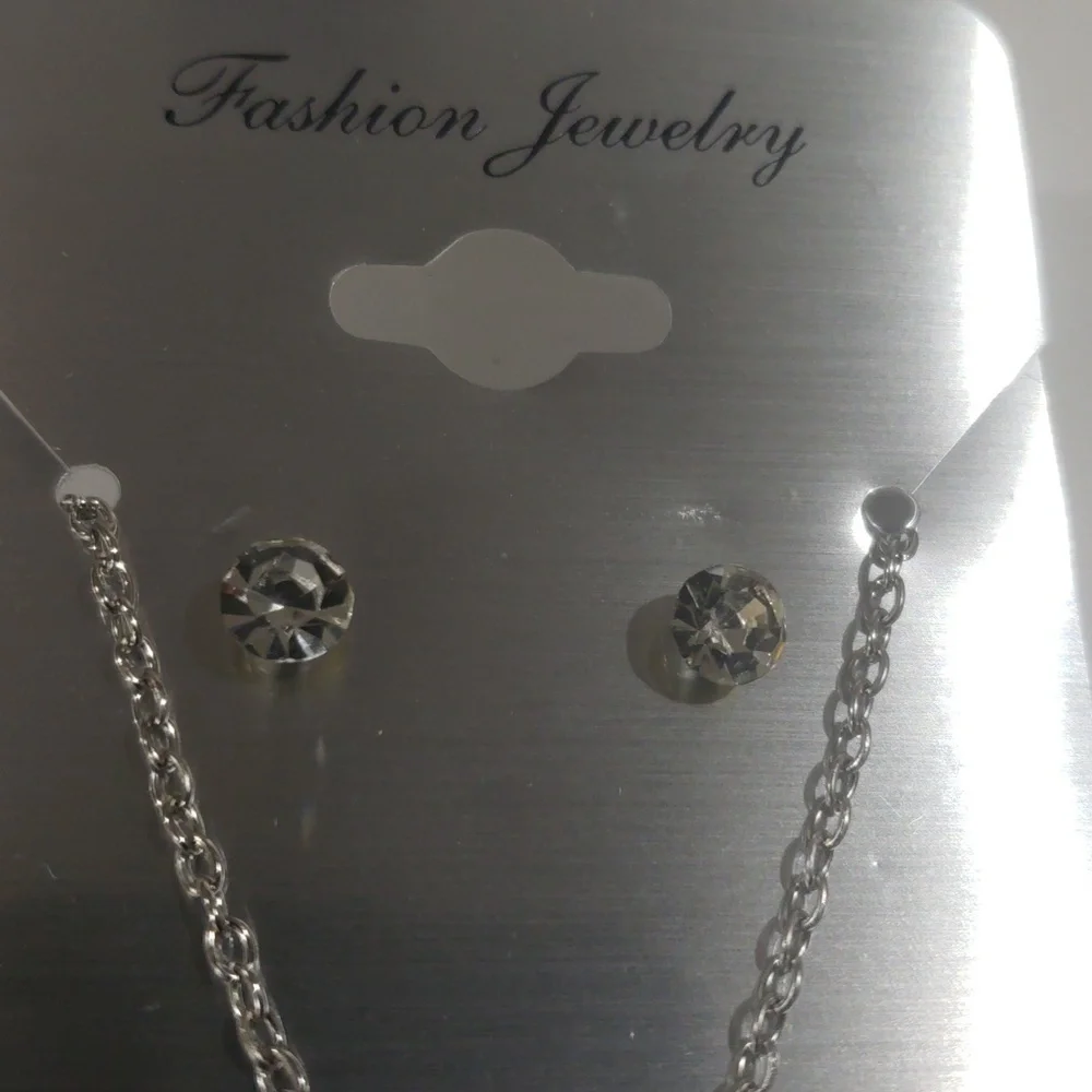 Silver Sparkling Heart Pendant Necklace & Stud Earrings - Women' Fashion Jewelry